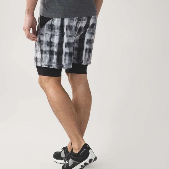 Lululemon Men’s Plaid Shorts Black Drawstring Size Medium Athletic - Picture 5 of 5